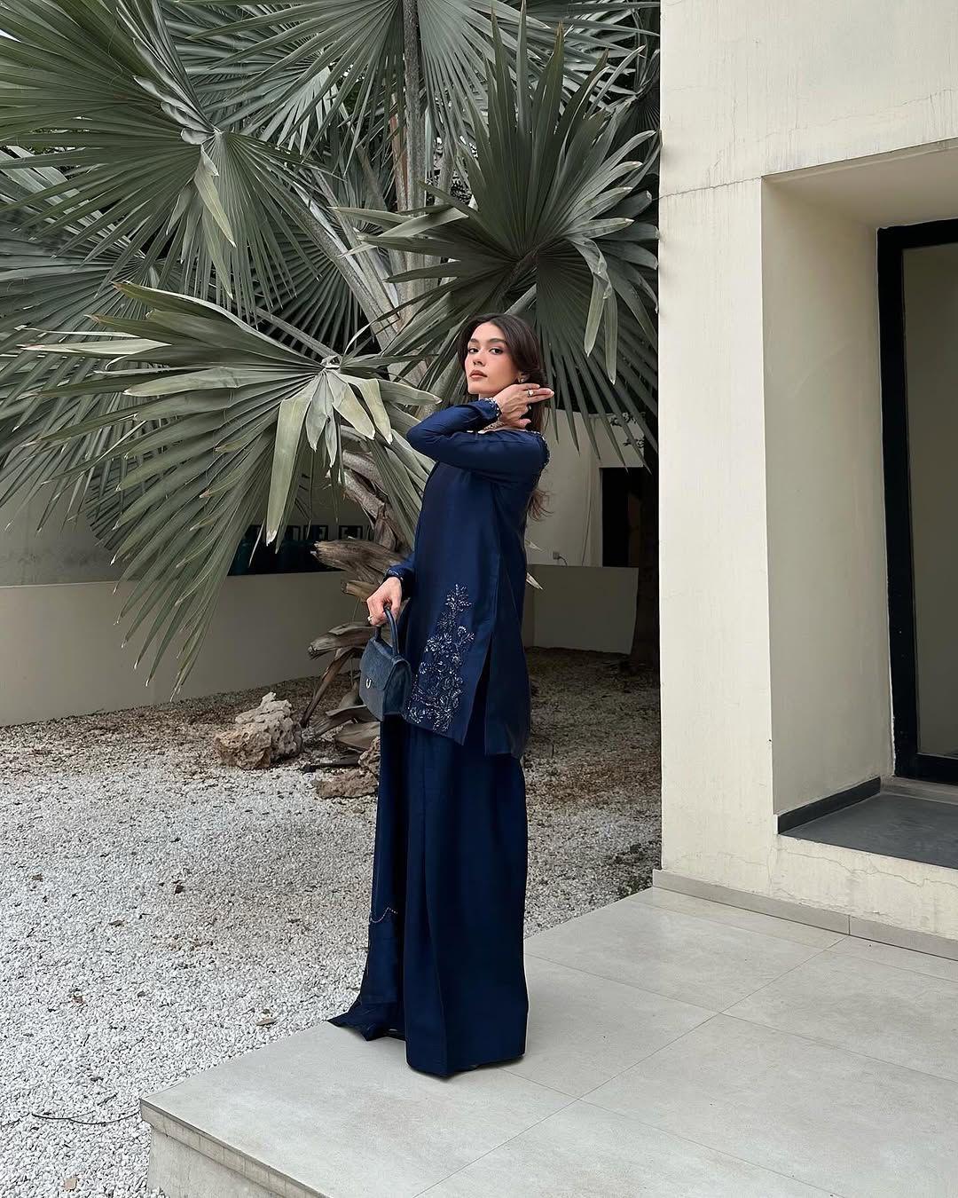Elegant Navy Crepe-Silk Farshi Set - Image 12
