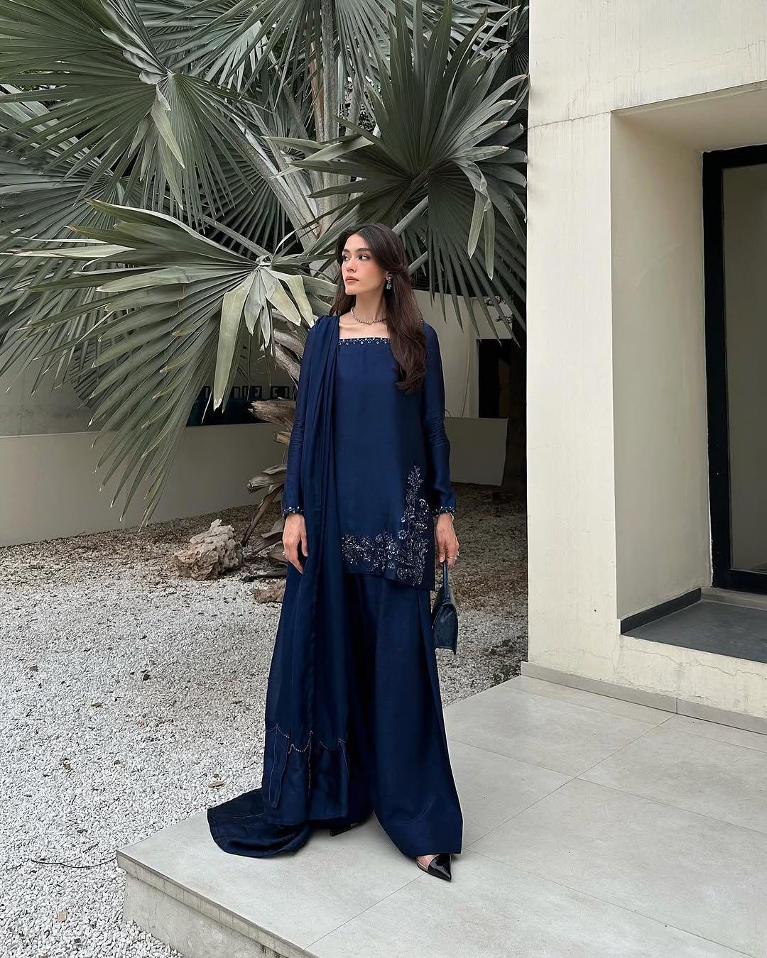 Elegant Navy Crepe-Silk Farshi Set - Image 8